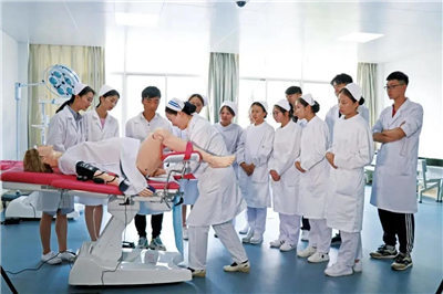 云南醫(yī)藥健康職業(yè)學(xué)院 護(hù)理專業(yè)引領(lǐng)健康服務(wù)，成就你的白衣天使夢(mèng)